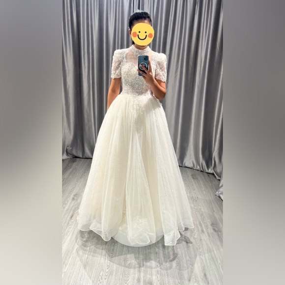 BRAND NEW WEDDING DRESS - Picture 2 of 4